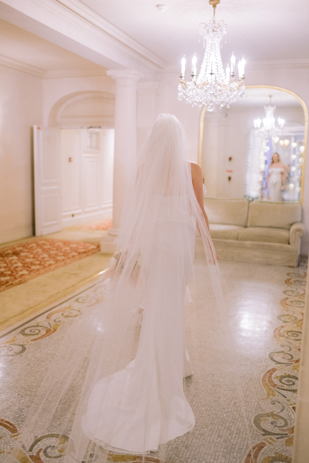 bride at the plaza athénée go to his ceremony 